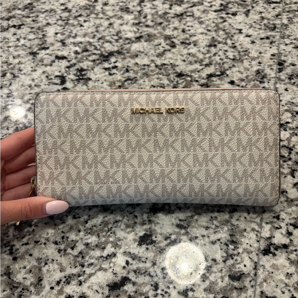 Michael Kors Gray Wallet Signature Style
